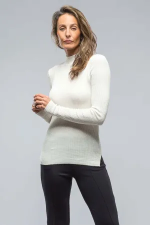 Pernilla Mock Neck Turtle In White