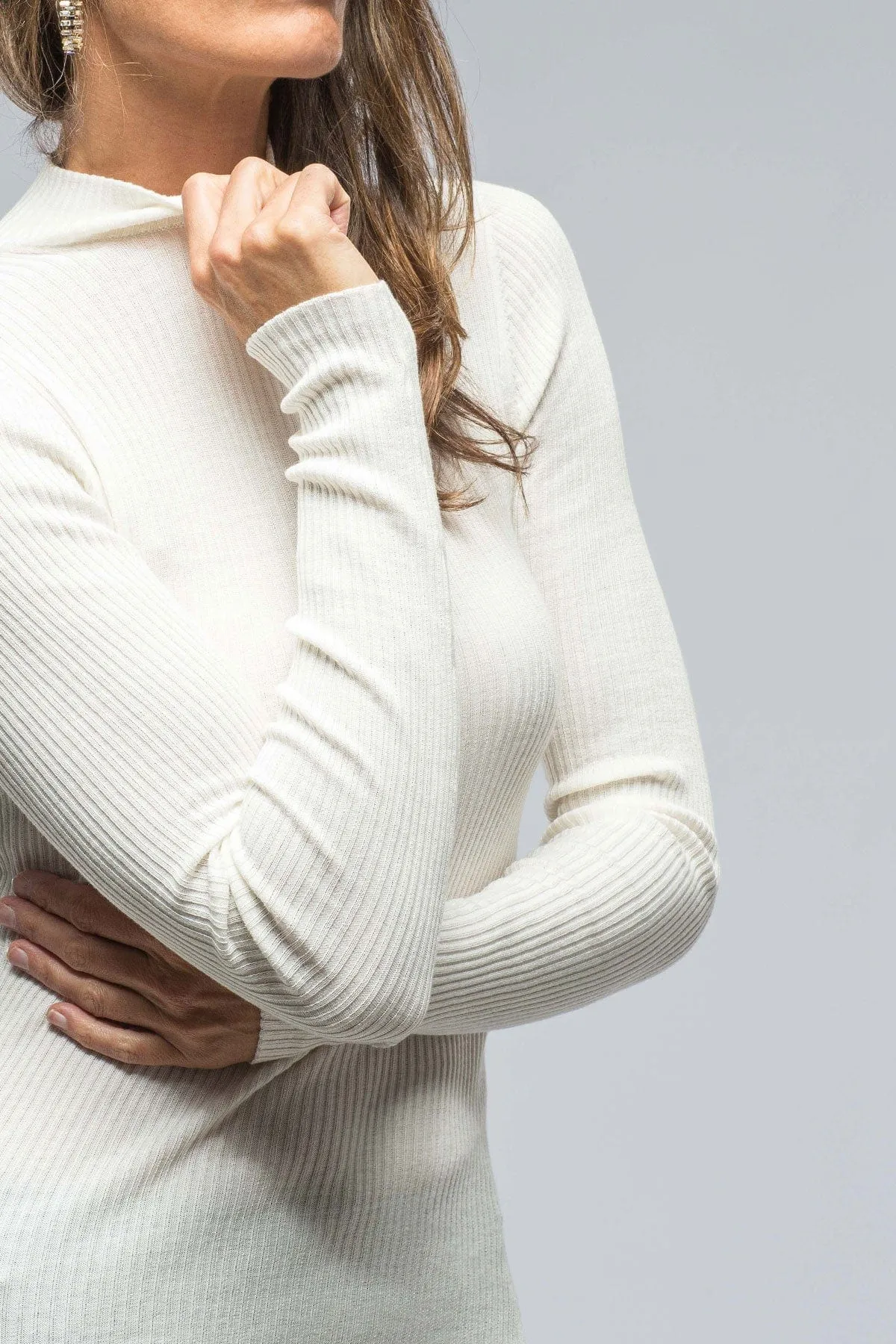 Pernilla Mock Neck Turtle In White
