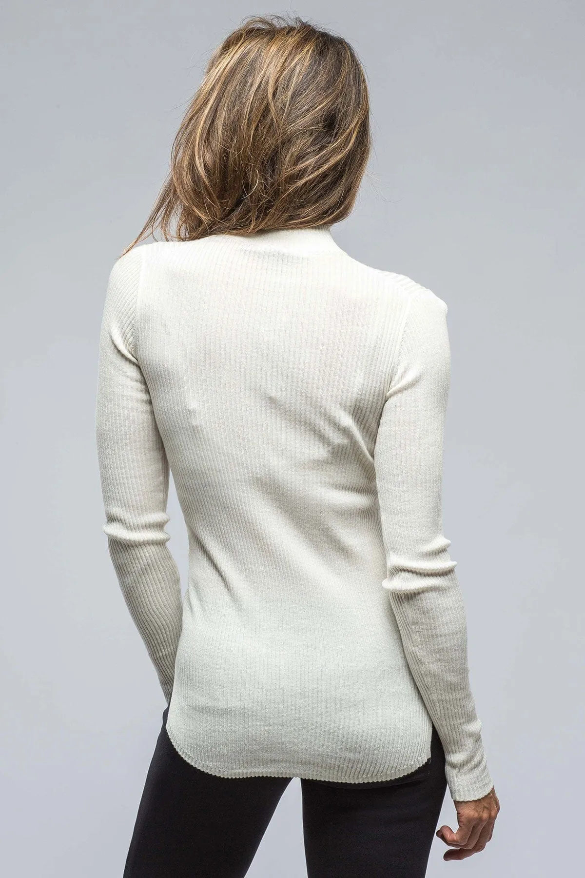 Pernilla Mock Neck Turtle In White