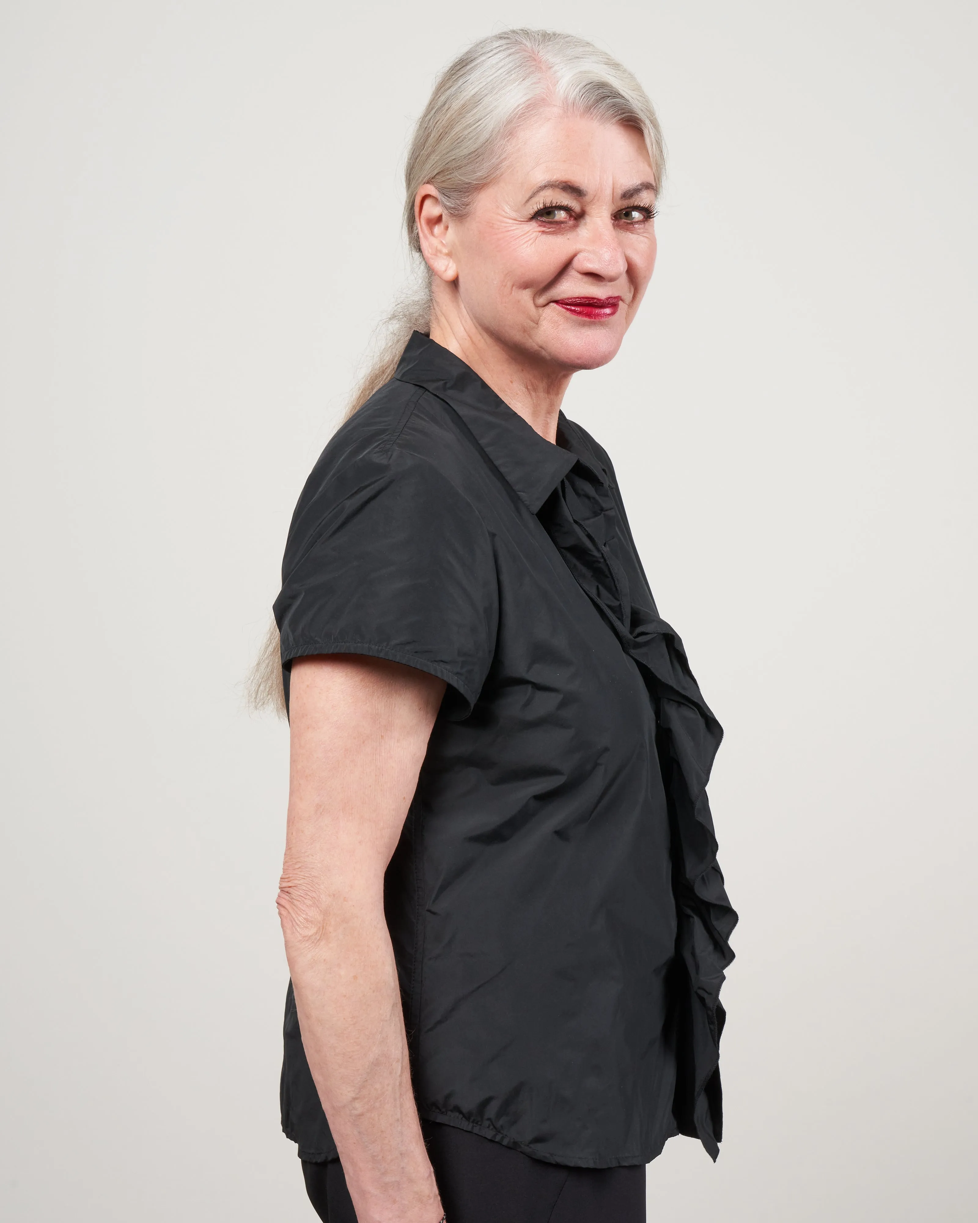 short sleeve ruffle blouse - black
