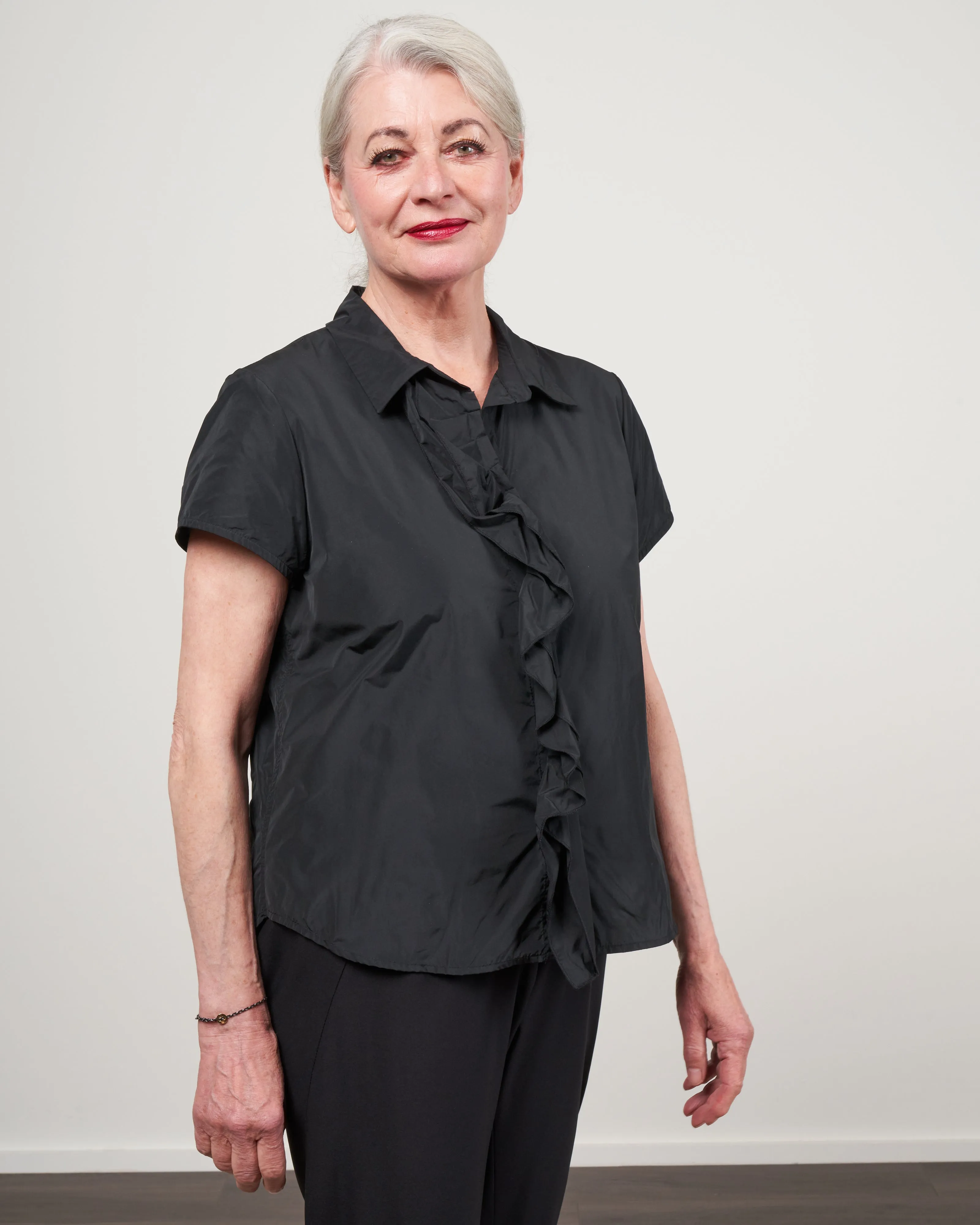 short sleeve ruffle blouse - black