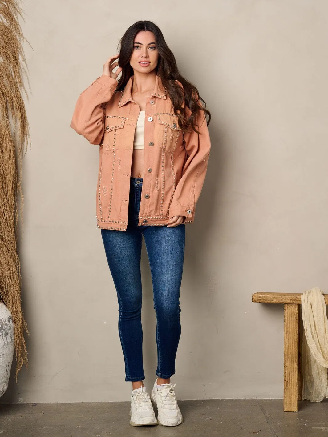 WOMEN'S LONG SLEEVE STUDS DETAILED TRIM DISTRESSED DENIM JACKET