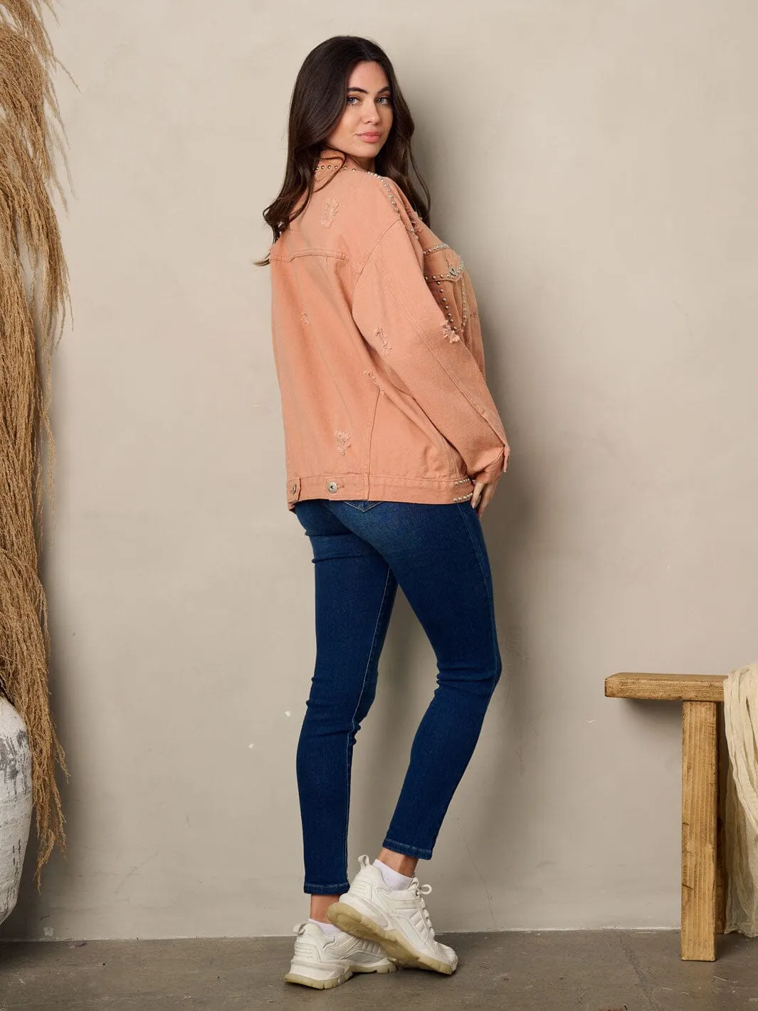WOMEN'S LONG SLEEVE STUDS DETAILED TRIM DISTRESSED DENIM JACKET